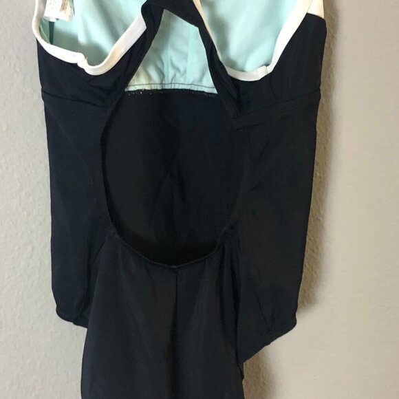 Nike Strappy One Piece Swimsuit - Picture 6 of 8